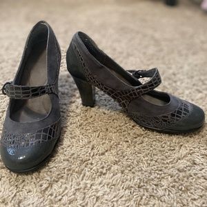 Gray Leather & Suede Mary Jane Heels Size 6.5